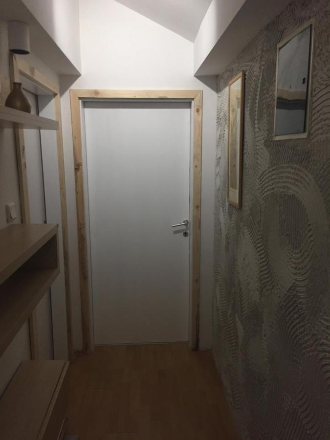 Central Apartment Prishtinë Ngoại thất bức ảnh